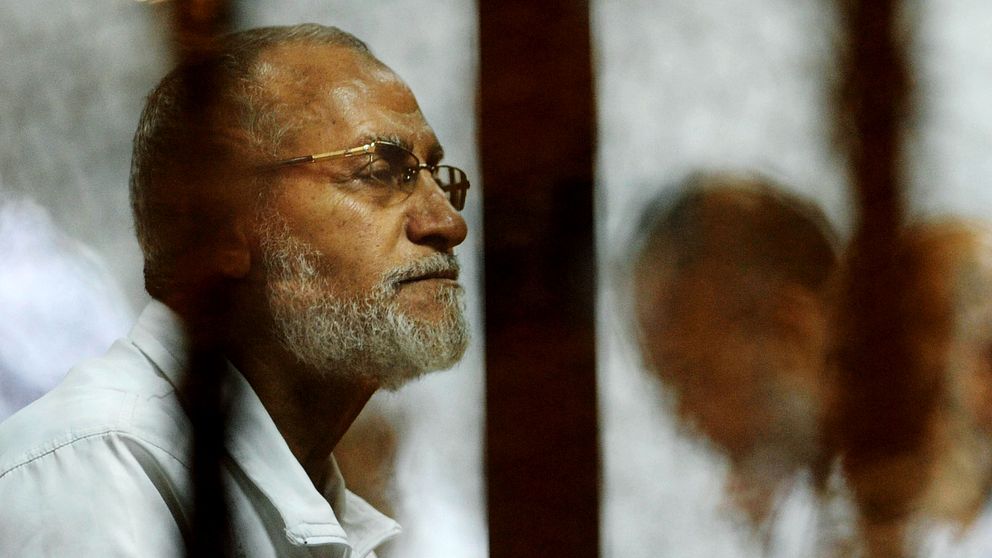 Muslimska brödraskapets ledare Muhammed Badie under rättegången i Kairo i april 2014.