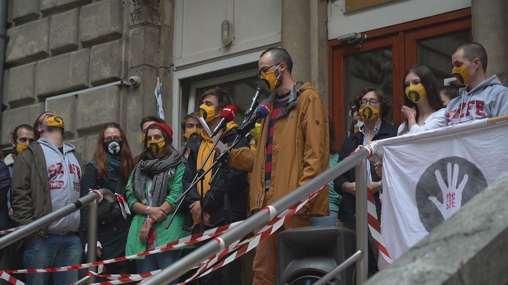 Studenter på film- och teateruniversitetet i Budapest håller manifestation.
