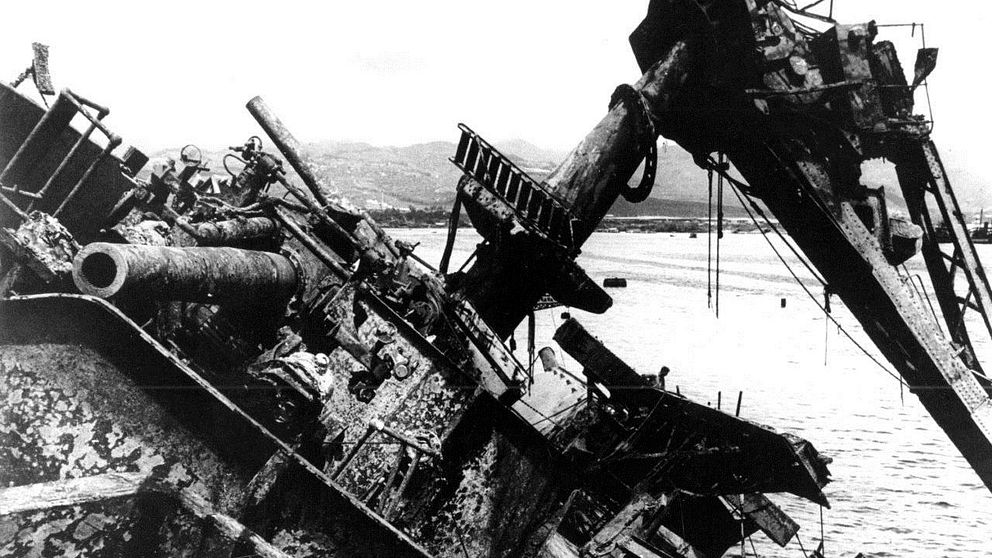 Amerikanska USS Oklahoma sjönk vid det japanska anfallet mot Pearl Harbor mot slutet av andra världskriget.