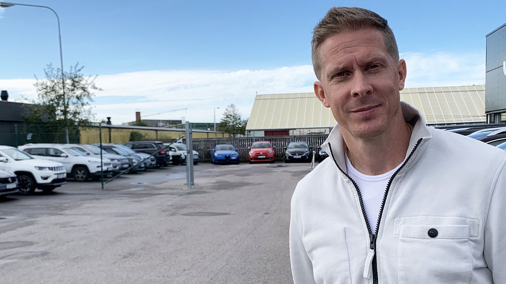 Christian Olsson är en av sveriges största idrottare genom tiderna. Nu säljer han bilar i Kungsbacka.