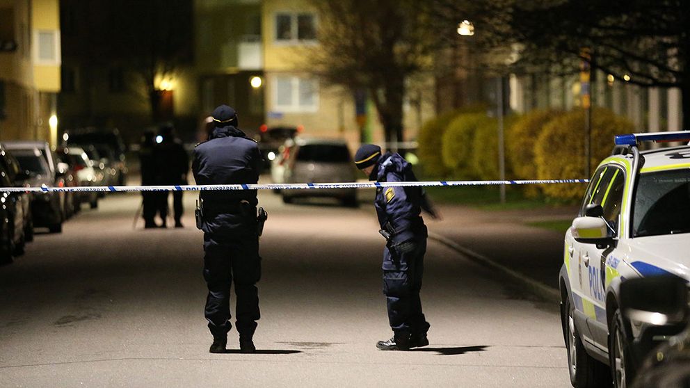 En man i femtioårsåldern avled efter en skjutning på Hisingen i Göteborg.