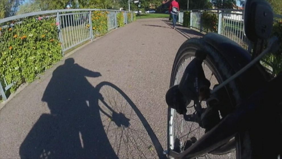 Cyklist i Karlstad, fotat från cykeln.