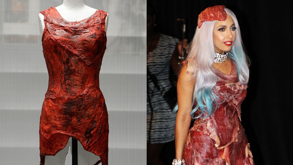 Lady Gagas köttklänning ställs ut i Washington DC.
