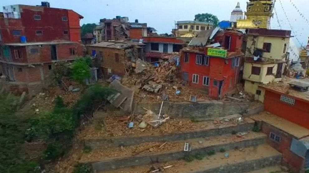Drönarbilder över Katmandu visar förödelsen efter jordbävningen. Flera kända landmärken i huvudstaden förstördes.