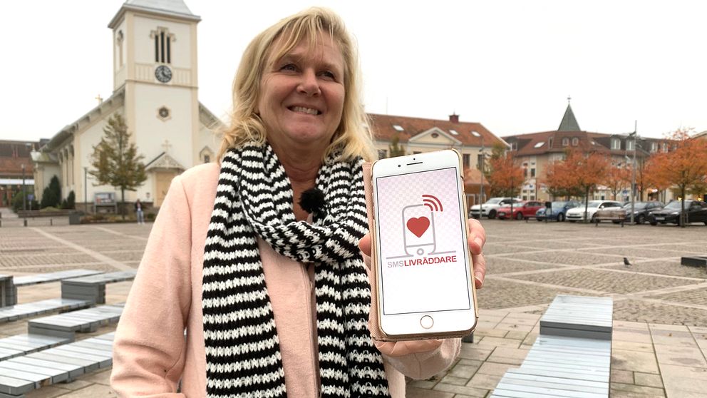 Driftnämndordföranden Ann Molander (L) har utrett och länge kämpat för att Region Halland ska ansluta sig till appen Sms-livräddare.