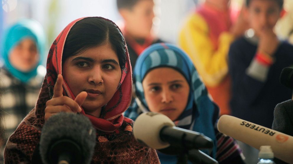 Malala Yousafzai sköts i huvudet för att ha förespråkat flickors rätt till utbildning.