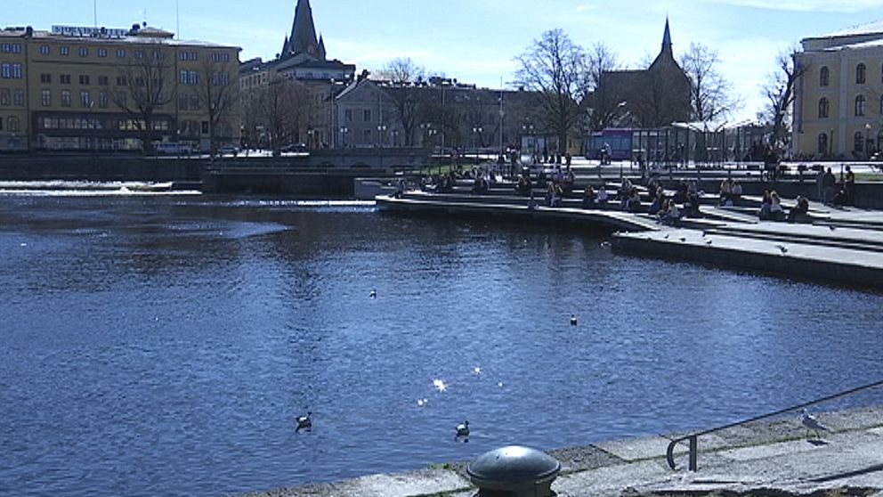 Strålande vårsol och försommarvärme i Örebro den 20 april.