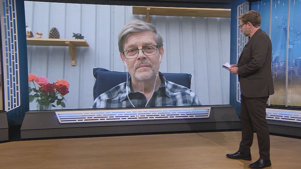 Signar Mäkitalo medverkar via video. Programledaren står till höger i bild.