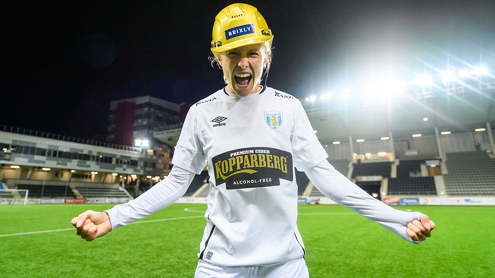 Rebecka Blomqvist firar SM-guldet med Göteborg.
