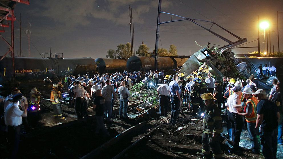 Tåget hade 238 passagerare och fem i personalen när det spårade ur.