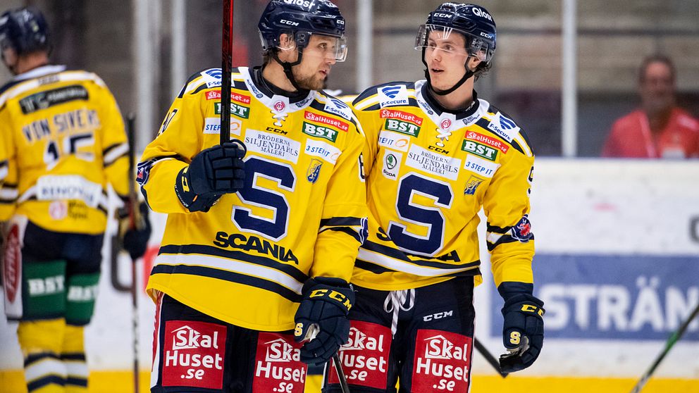 Södertäljes Hugo Gustafsson, till vänster, avgjorde mot AIK.