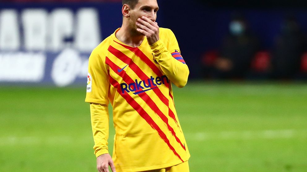 Lionel Messi och resten av spelarna i Barcelona sänker sina löner.
