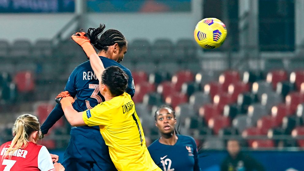 Wendie Renard, nick, inledde målskyttet i matchen mot Österrike som tog Frankrike till EM.
