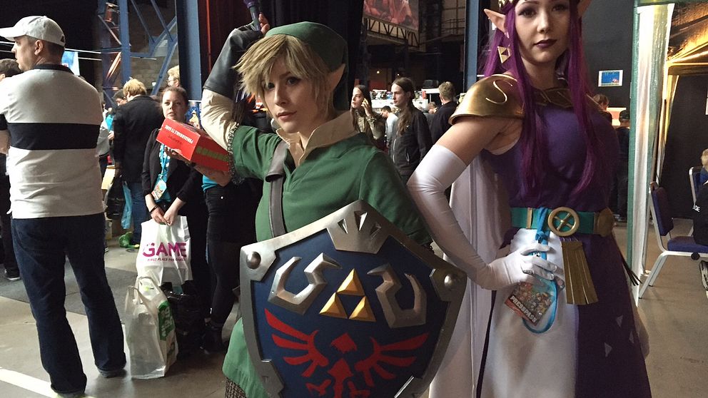 Link och Zelda får posera framför många kameror på mässan.