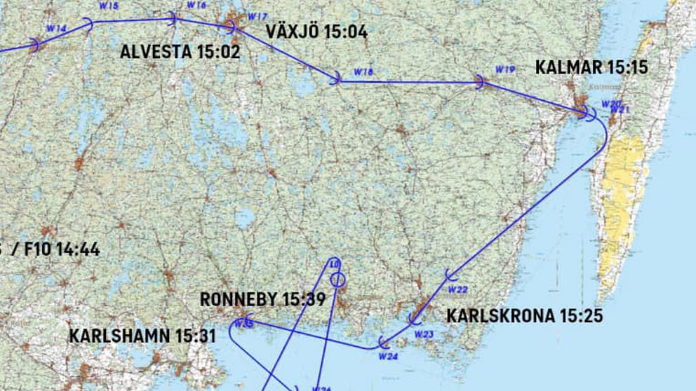 Bild på karta över södra Småland med utpekat orter och tidsangivelser när julgransflygningen kommer att kunna ses. Alvesta klockan 15:02, Växjö klock 15:04, Kalmar klockan 15:15 och Karlskrona klockan 15:25