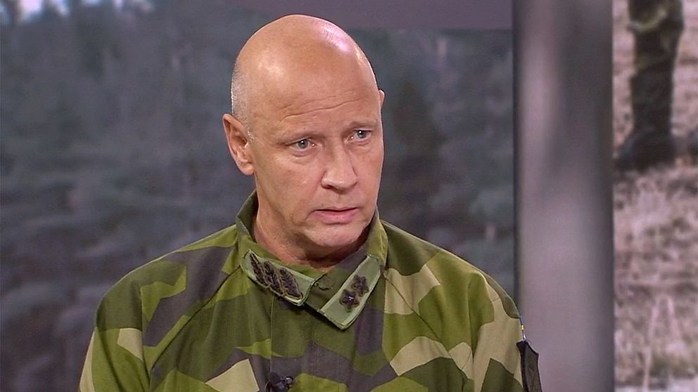 I Aktuellt kommenterade Karl Engelbrektson, arméchef, avslöjandet om K3-rekryternas vittnesmål om maktmissbruk, mobbning och våld