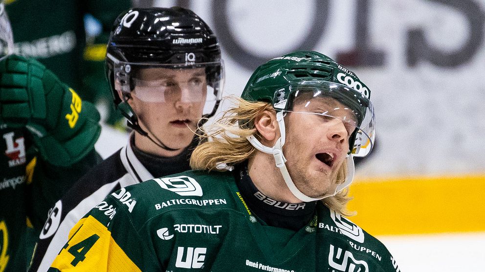 Björklövens Olle Liss deppar under ishockeymatchen i Hockeyallsvenskan mellan Björklöven och Mora den 14 December 2020 i Umeå.