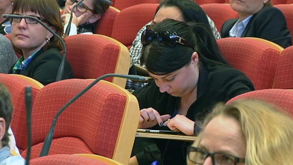 Sophia Ahlin (M) är en av ledamöterna i fullmäktige som reagerat mot pappersmissen.