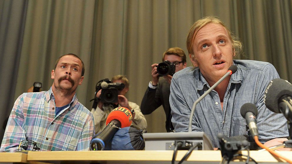 Journalisterna Johan Persson och Martin Schibbye på presskonferensen efter hemkomsten