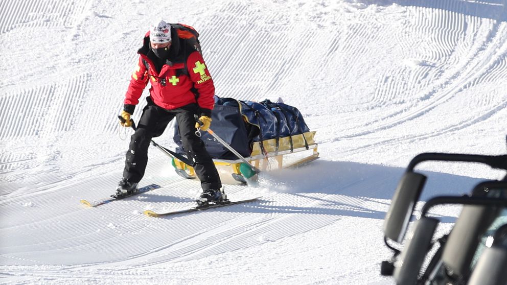 Nicole Schmidhofer kraschade illa under damernas störtlopp i Val d'Isère.