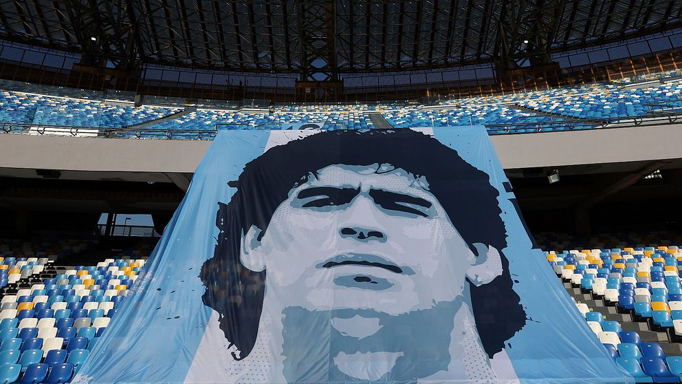 Maradona har hyllats på fotbollsarenor över hela världen sedan han dog.