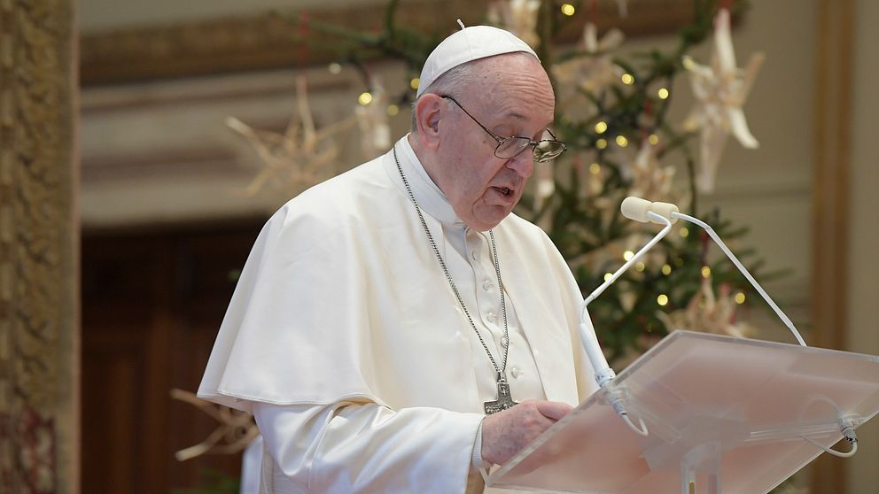 Påve Franciskus framför sin traditionella julhälsning på juldagen.