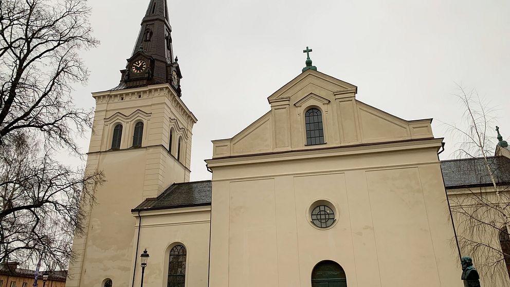 Karlstad domkyrka en regnig dag.