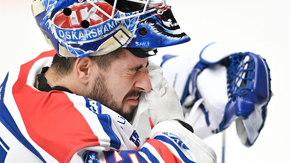 Oskarshamns Joe Cannata under måndagens ishockeymatch i SHL mellan HV71 och IK Oskarshamn i Husqvarna Garden.