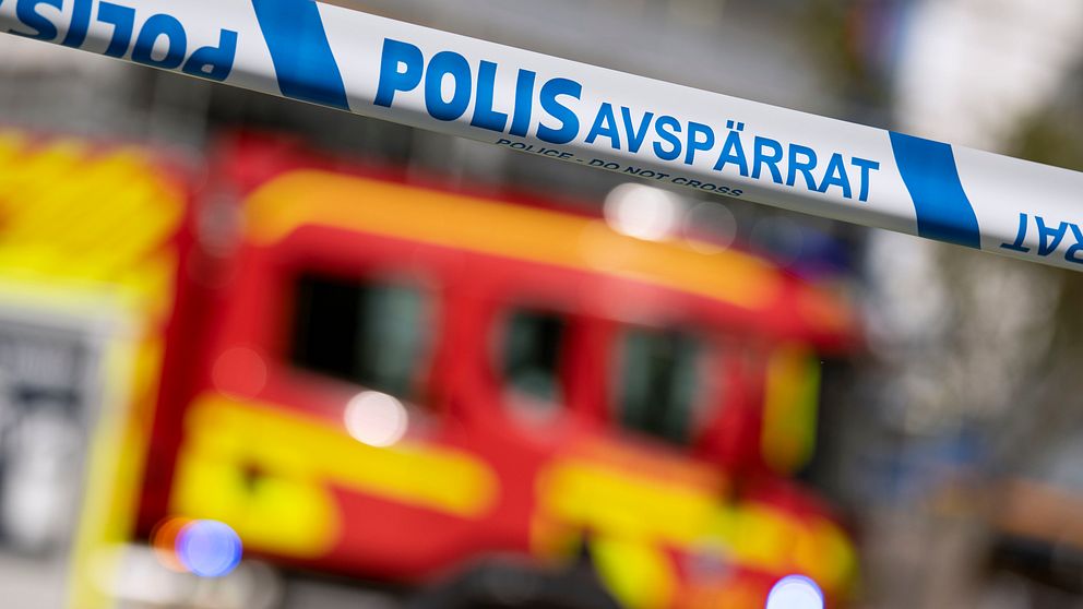 Brandbil vid polisavspärrning. Illustrationsbild.