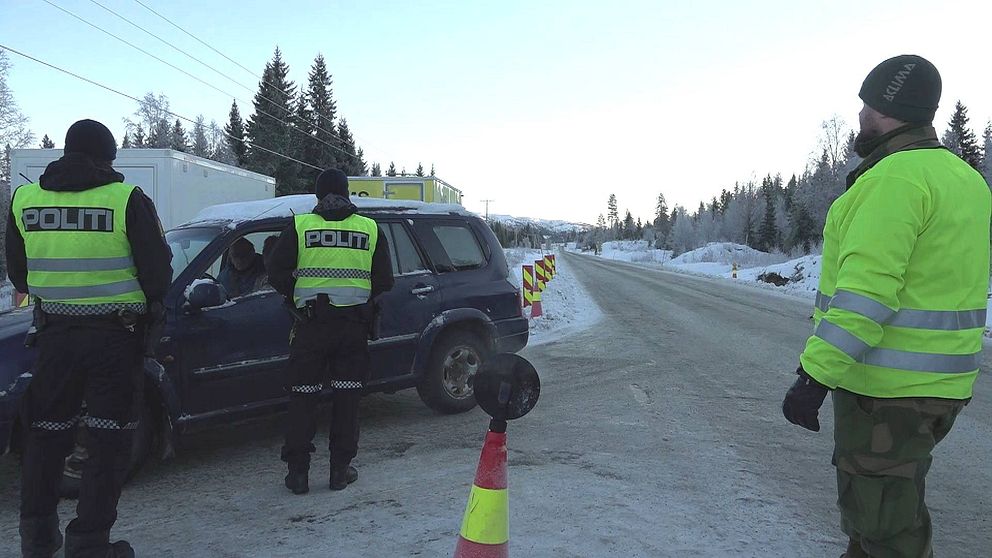 Bild på norska poliser och hemvärnsman vid gränsen i Storlien.