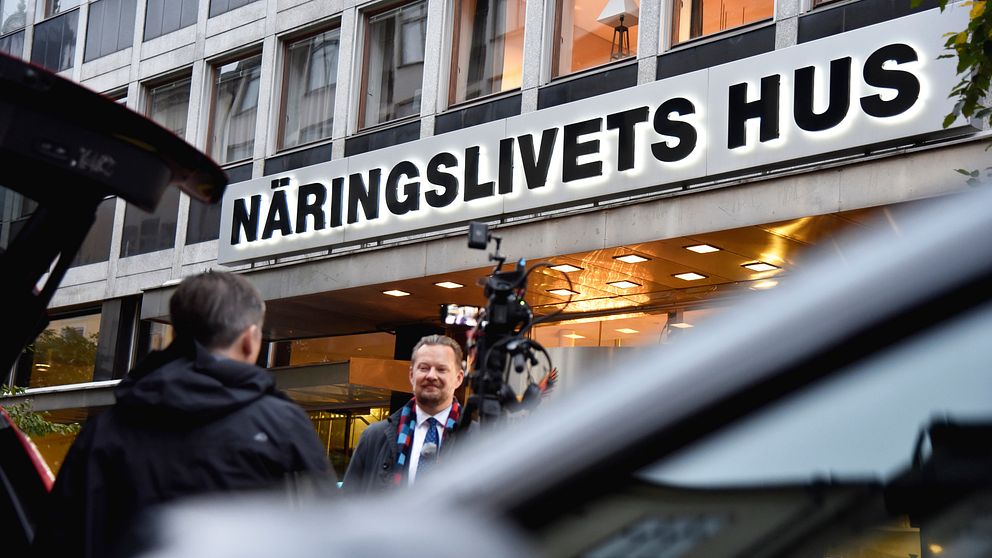 Förhandlingarna om nya las-överenskommelsen pågick inne på Näringslivets hus i oktober.