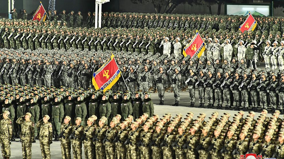 Nordkoreanska soldater på parad i Pyongyang som firar slutet på partikongressen.