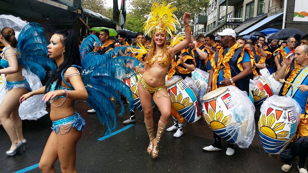 Den brasilianska samban är ett obligatoriskt inslag i en karneval.