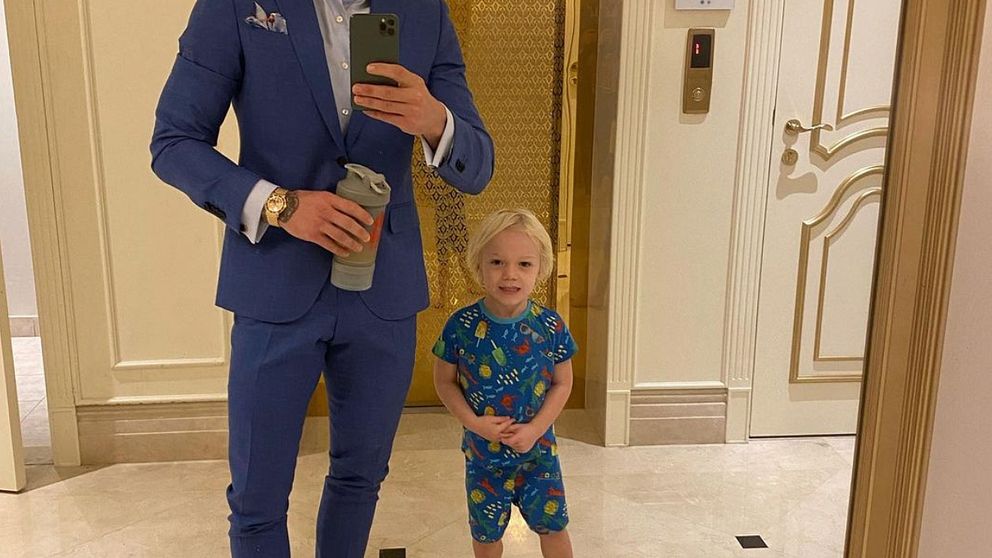 MMA-stjärnan Conor McGregor tillsammans med 3-årige sonen Conor Jr.