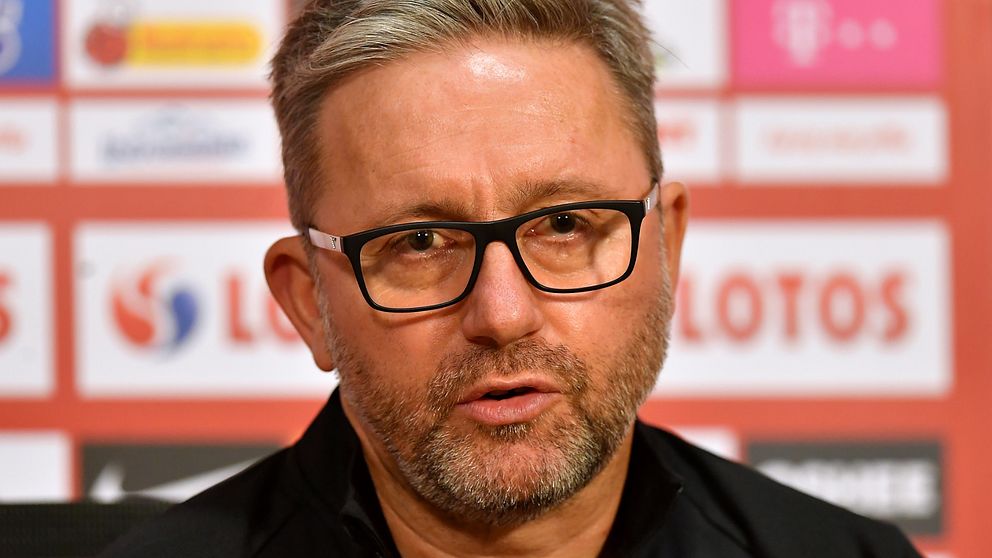 Jerzy Brzeczek har fått sparken från jobbet som Polens förbundskapten.