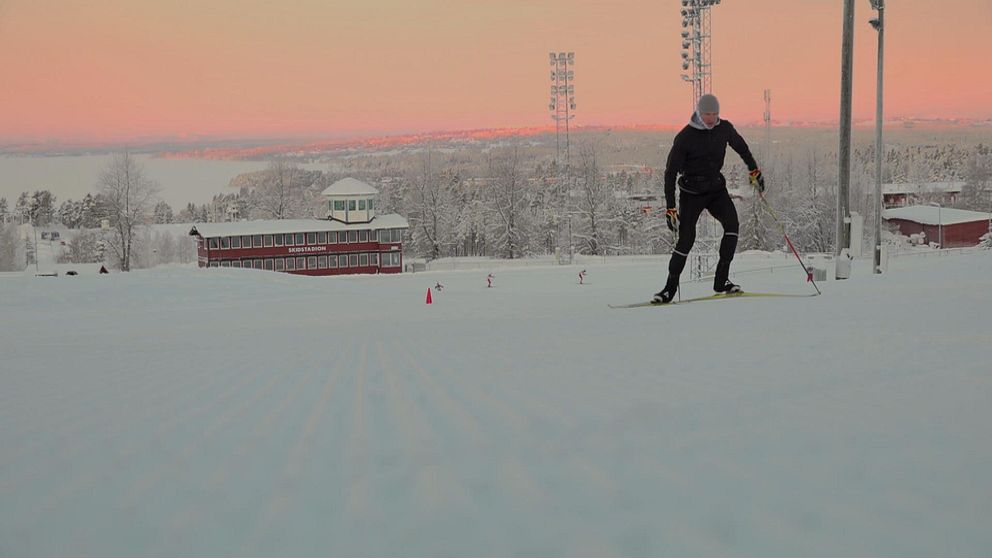 Oskar Svensson åker skidor