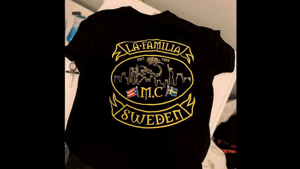 T-shirt med MC-gänget La Familias logotyp.