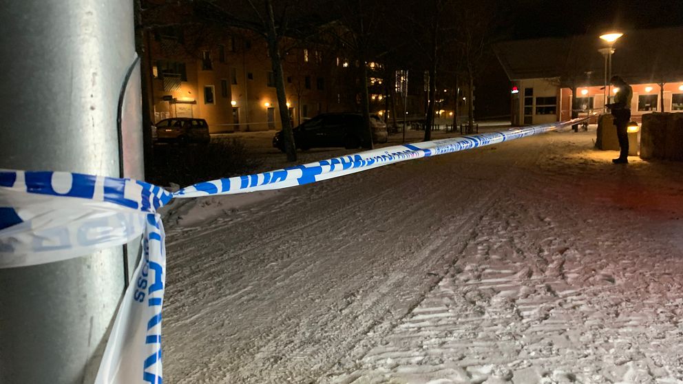 En man lindrigt skadad efter skottlossning på Önsta i Västerås