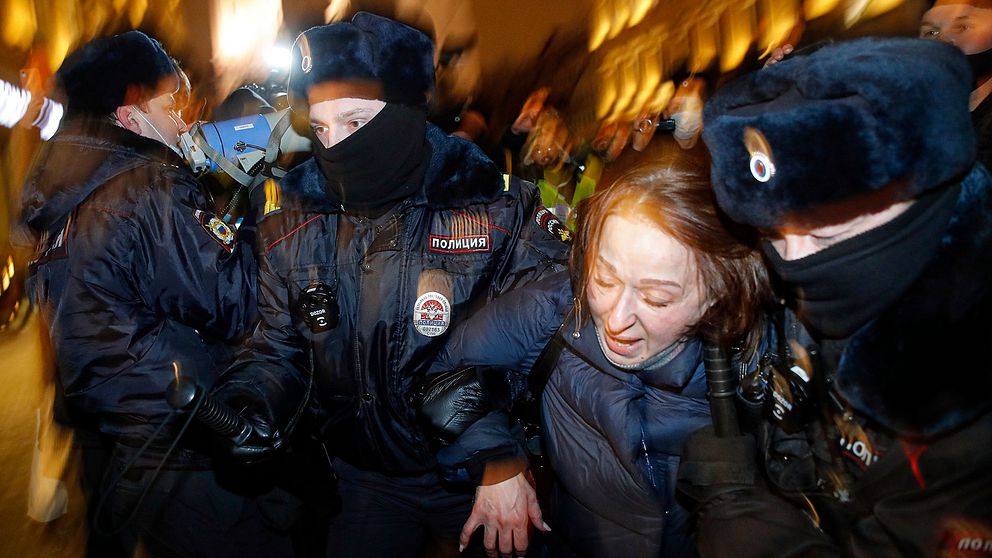 En av runt tusen Navalnyj-anhängare som greps i Moskva under tisdagen.