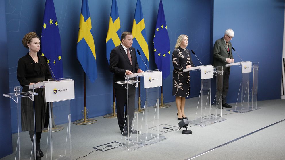 Amanda Linde, Stefan Löfven, Lena Hallengren och Johan Carlson under presskonferensen 4 februari 2021.