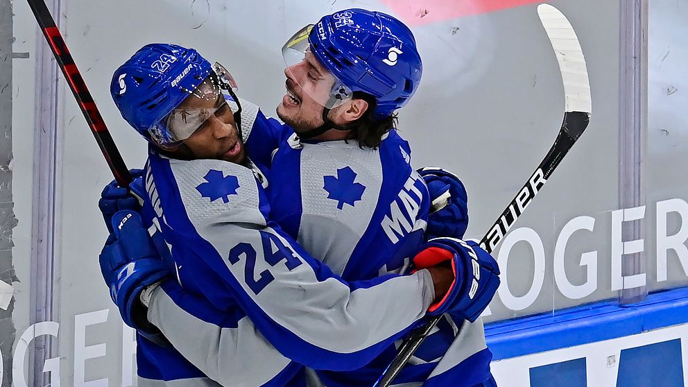 Auston Matthews (till höger) har visat storform för Toronto i vinter.