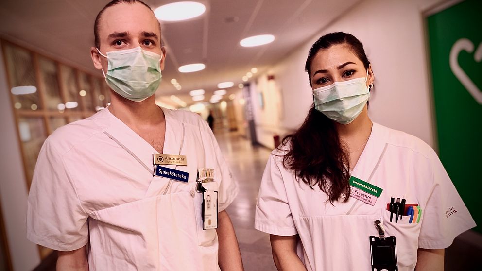 Sjuksöterskan Alexander Johansson och undersköterskan Fereshte Ahmadi jobbar med covidpatienter.