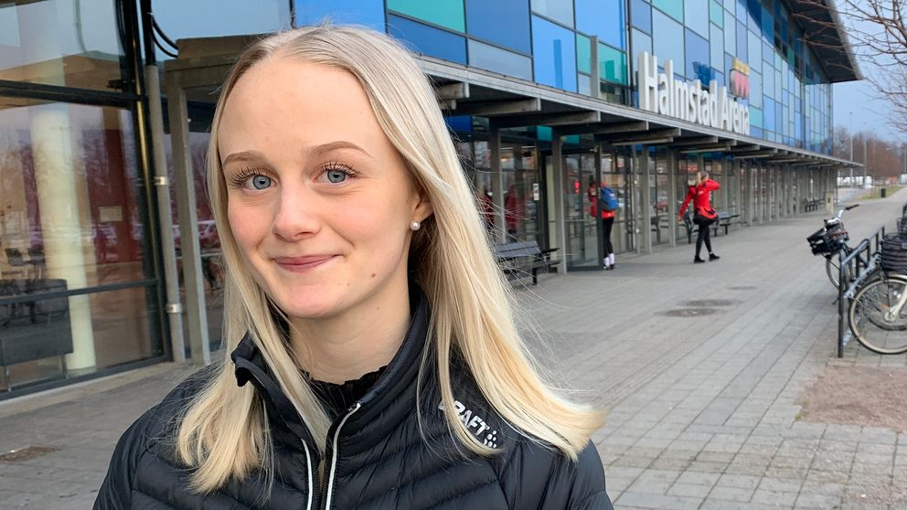 Hanna Hjelm utanför Halmstad Arena.