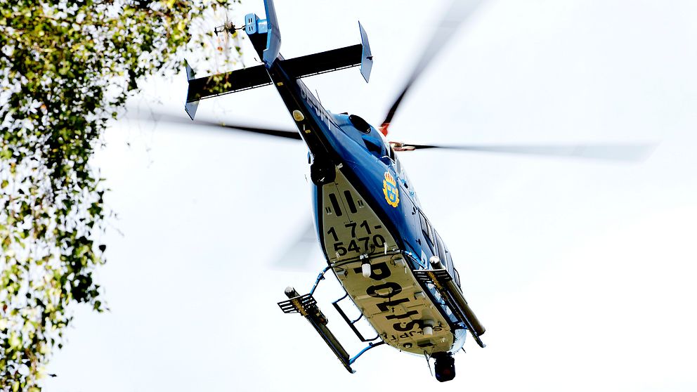polishelikopter i luften