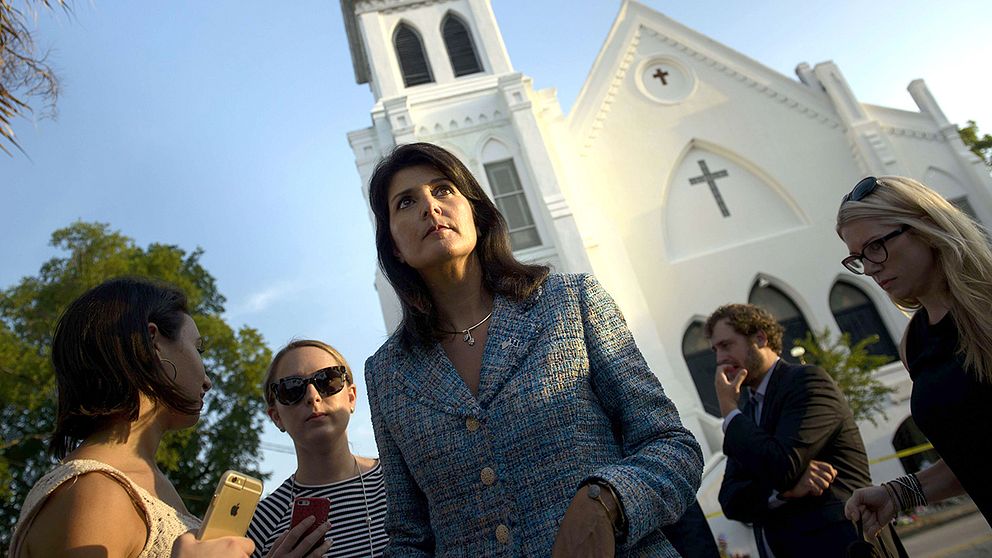 Guvenören i South Carolina, Nikki Haley, säger nu att det är dags att ta bort alla sydstatsflaggor som är hissade på officiella byggnader i delstatens huvudstad.