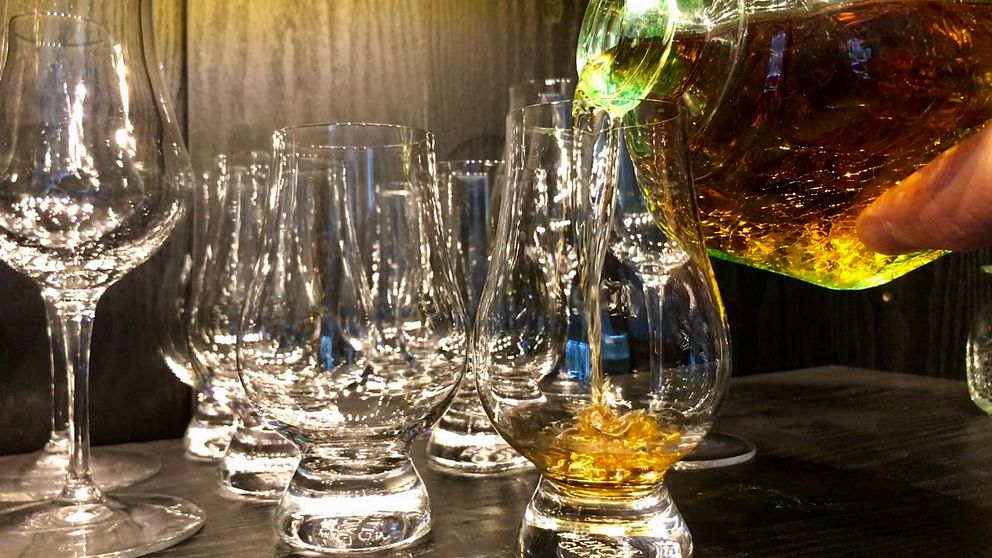 Sverige är nu inne i en whiskyboom: flera nya svenska destillerier har startats upp och många är intresserade av drycken.