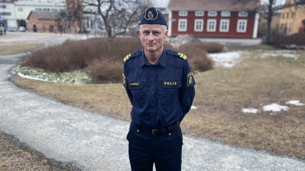 Bild på polisen Mats Lagerblad utomhus.