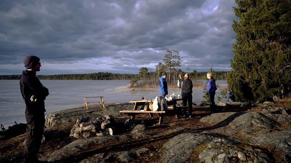 Några hade samlats för att visa att det finns människor på landsbygden som vill ha stora rovdjur som varg och björn.