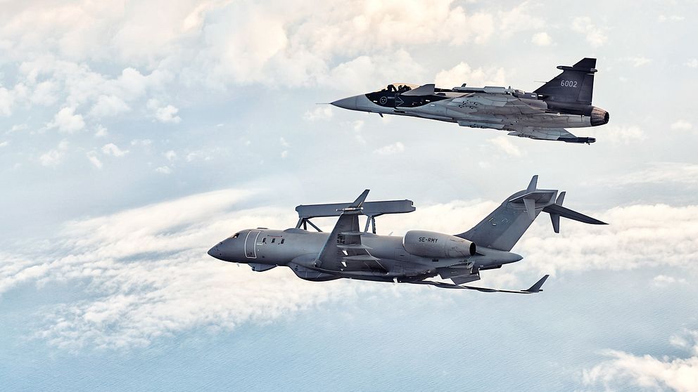 Saab stridsflygplan Jas 39 Gripen E och spanings- och stridsledningsflygplan Global Eye.