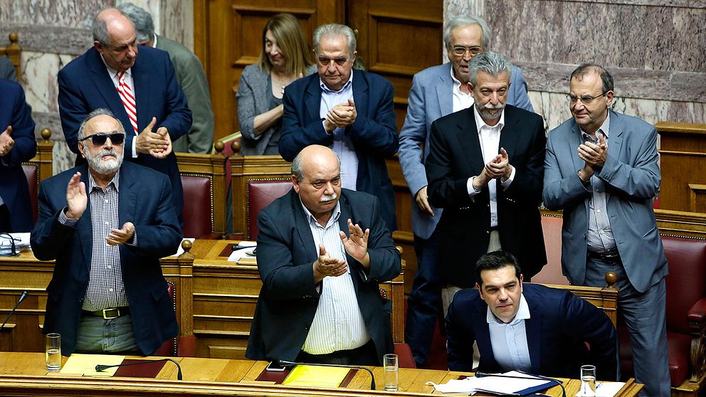 Ja i parlamentet till folkomröstning i Grekland om långivarnas bud.